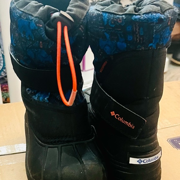 AWESOME 7 pair of new to like new & great condition SHOES/BOOTS/SLIPPERS/SANDALS - Picture 4 of 9